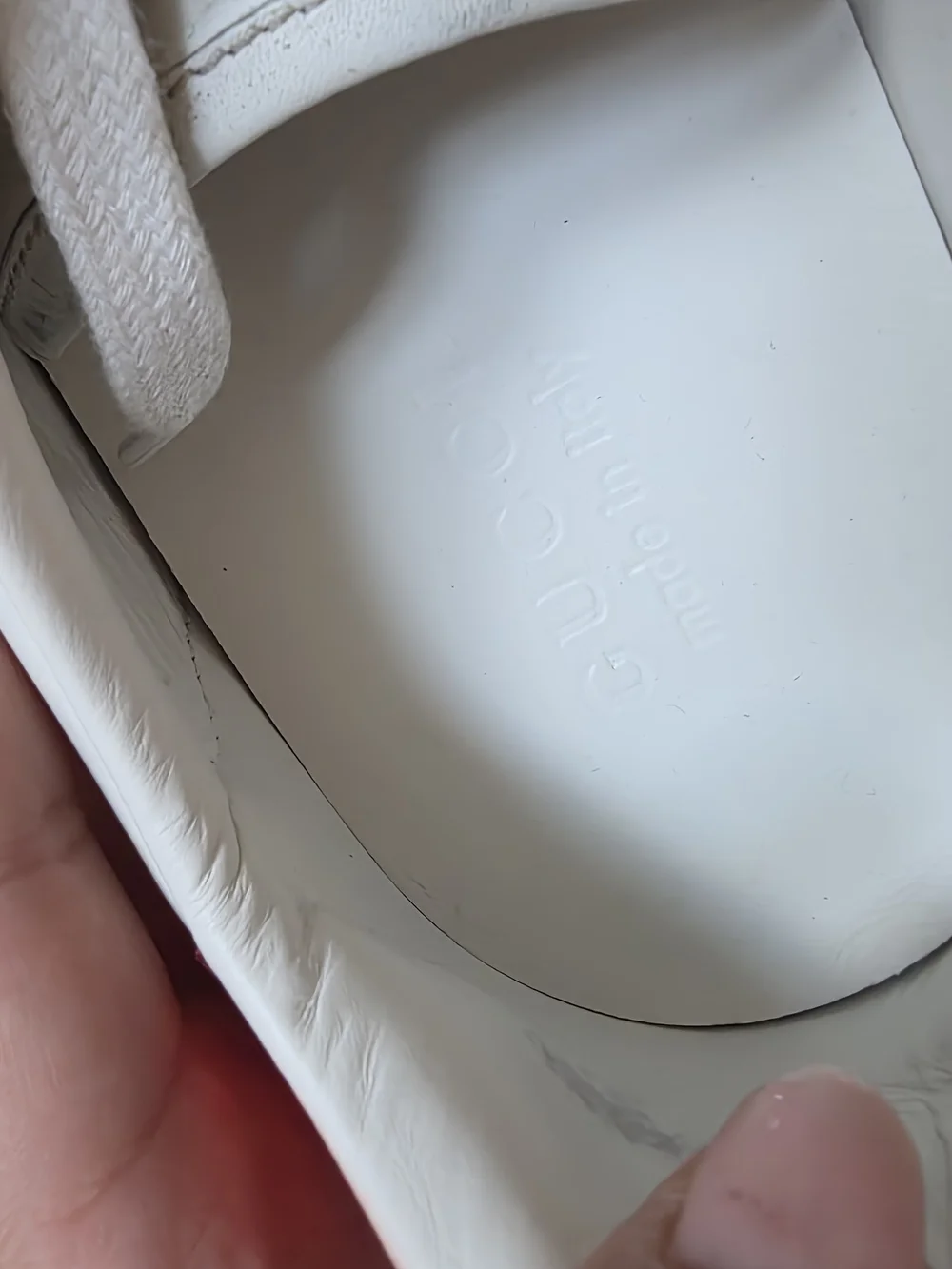 Gucci White Leather Tiger Patch Low-Top Sneakers